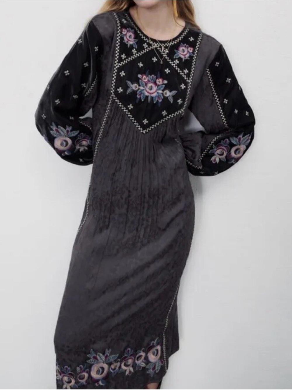 🆕#329~Zara Black Embroidered Maxi Boho Velvet Dress with Floral Trim